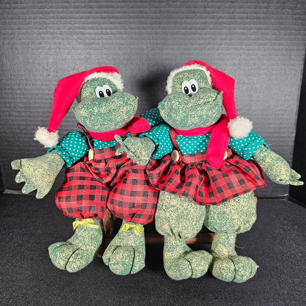 Sterling Industries Christmas Holiday Mister and Mrs Frog Shelf Center Toads